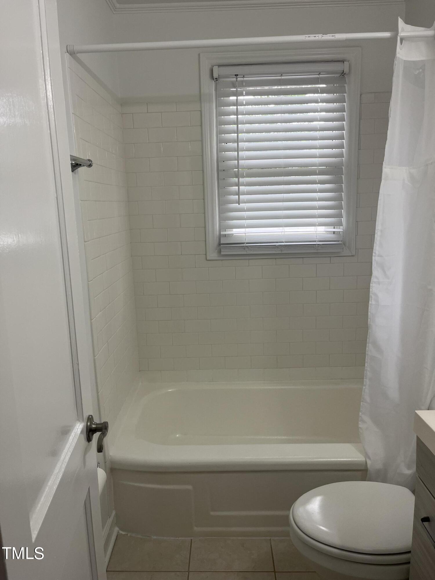 2626 McNeil Street Raleigh, NC 27608 - Photo 6 of 15 a bathroom with a toilet and a bathtub
