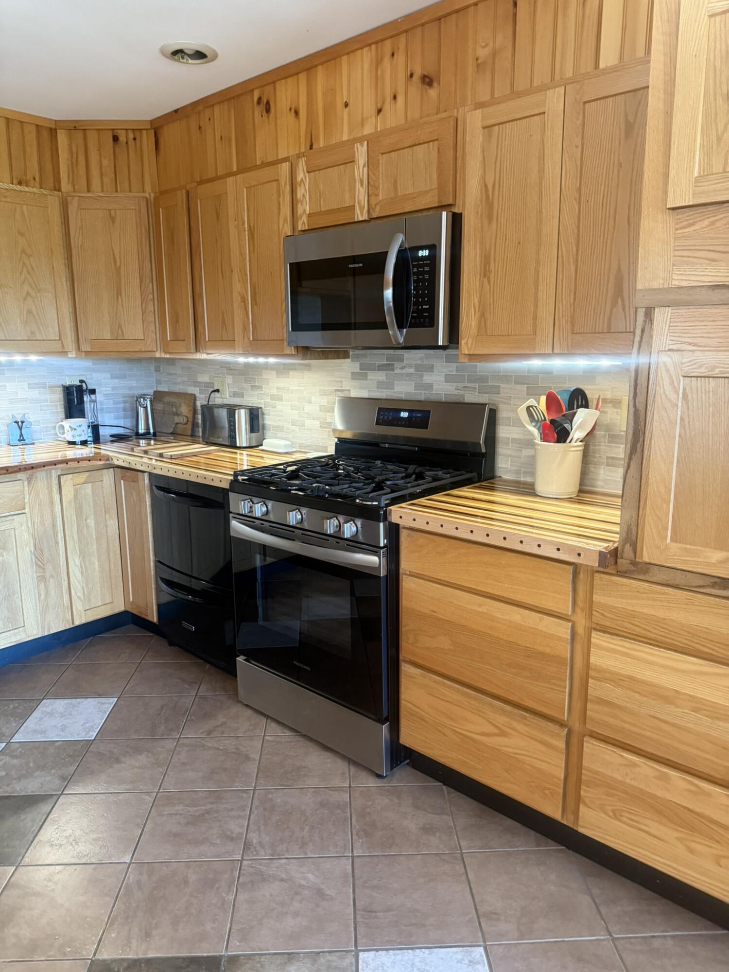 551 East Sangerville Road Sangerville, ME 04479 - Photo 16 of 82 IMG_1358