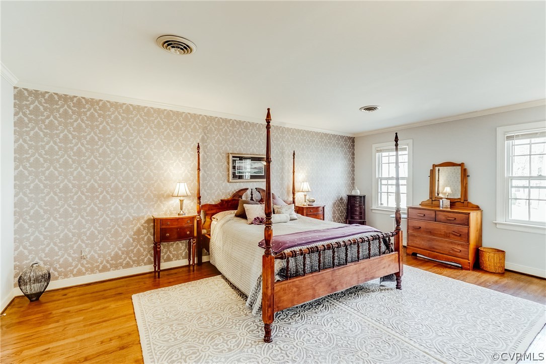 1810 Locust Hill Road Henrico, VA 23238 - Photo 4 of 41 Spacious master bedroom with seating area, designe