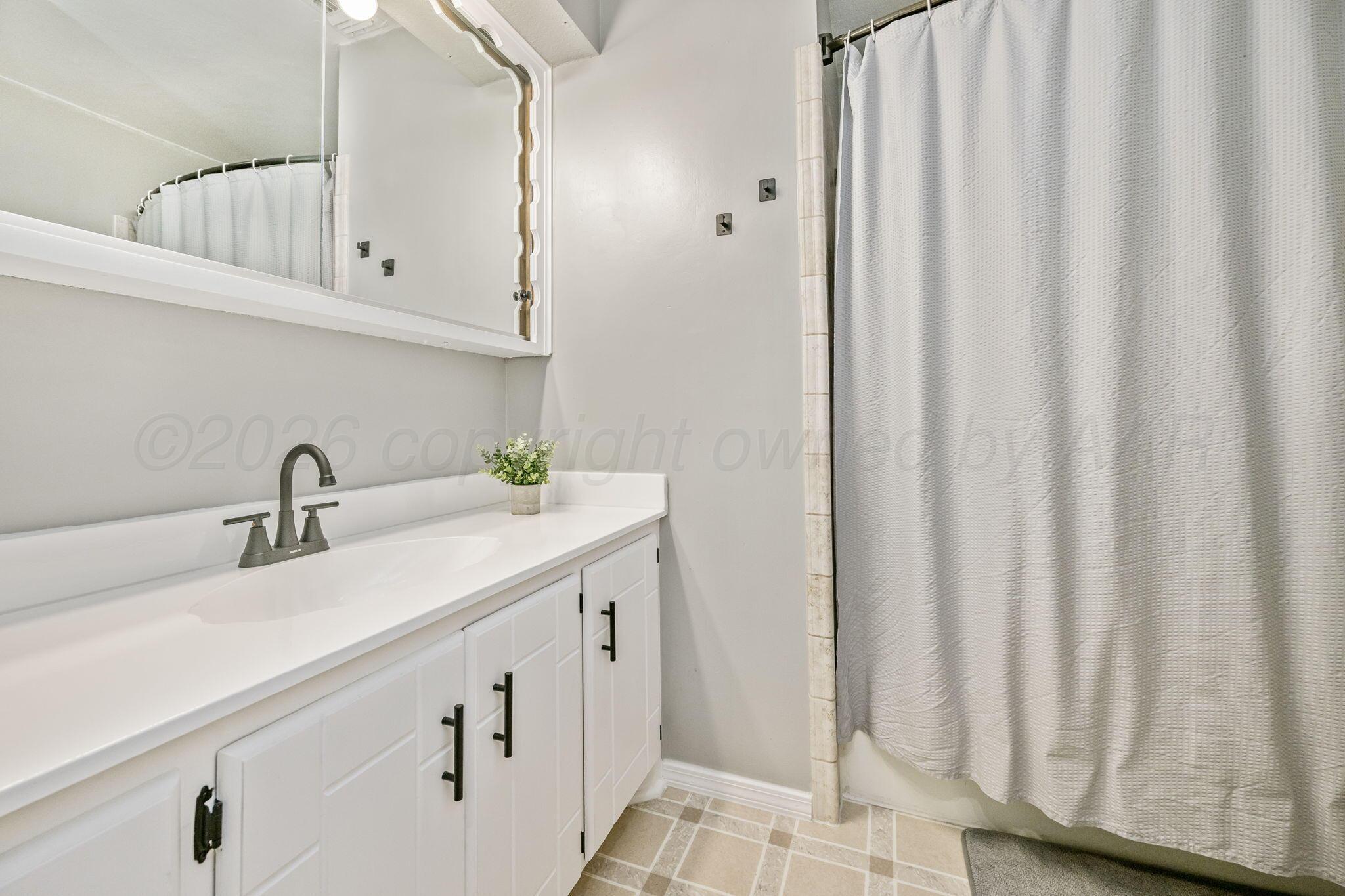 5106 Azalea Avenue Amarillo, TX 79110 - Photo 11 of 20 Main Bath 2