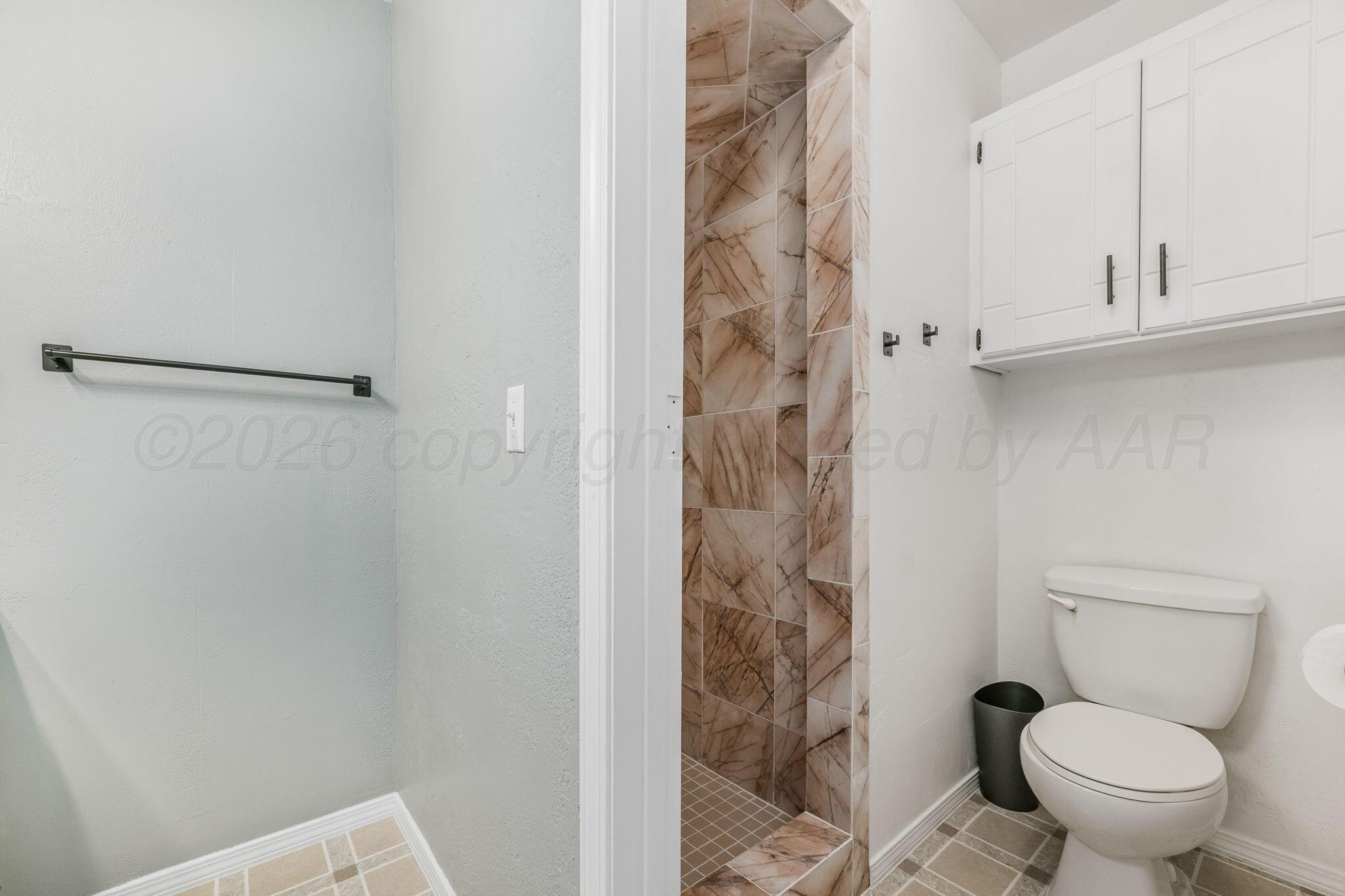 5106 Azalea Avenue Amarillo, TX 79110 - Photo 16 of 20 Primary Bathroom