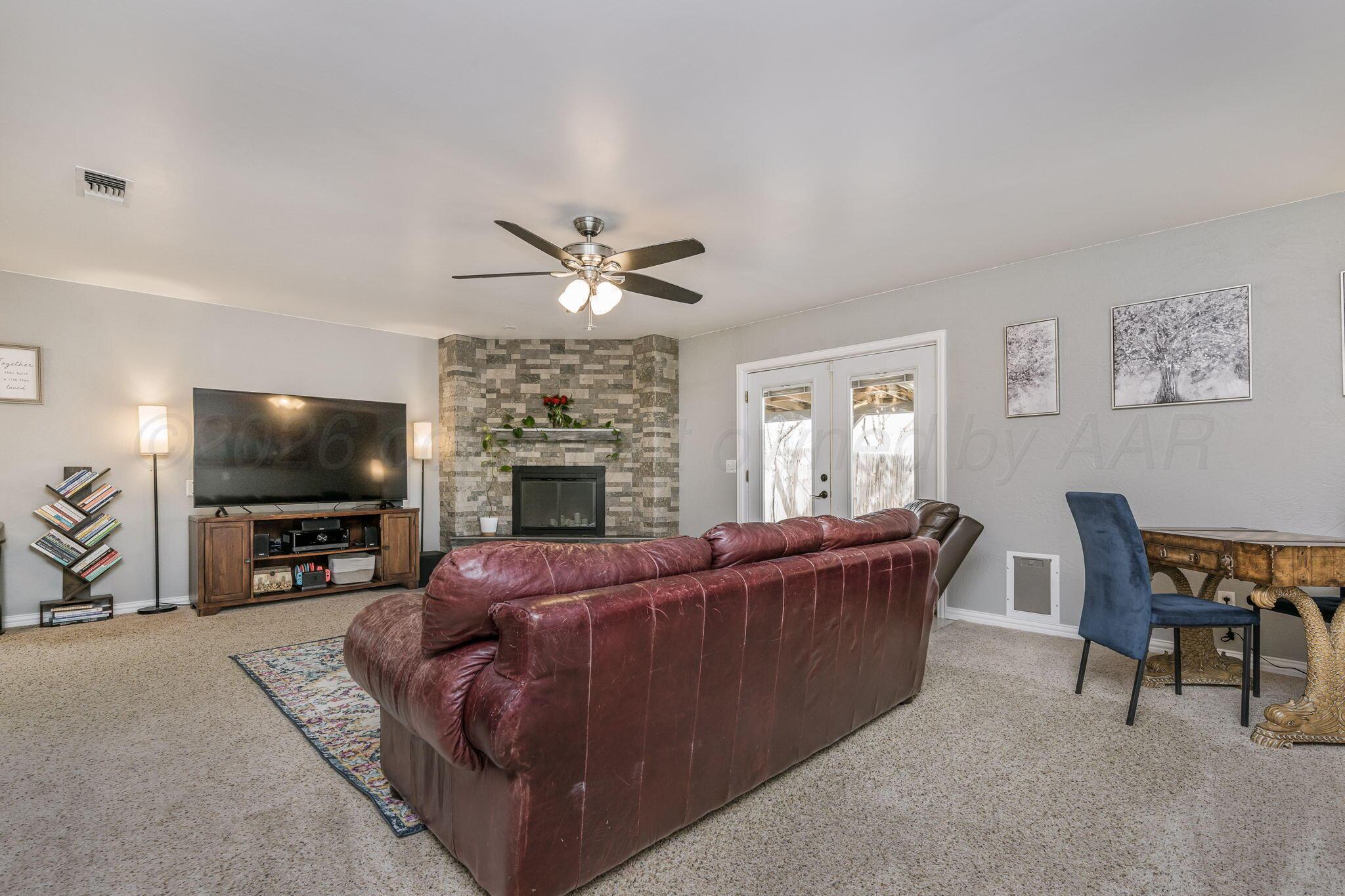5106 Azalea Avenue Amarillo, TX 79110 - Photo 2 of 20 Living Room