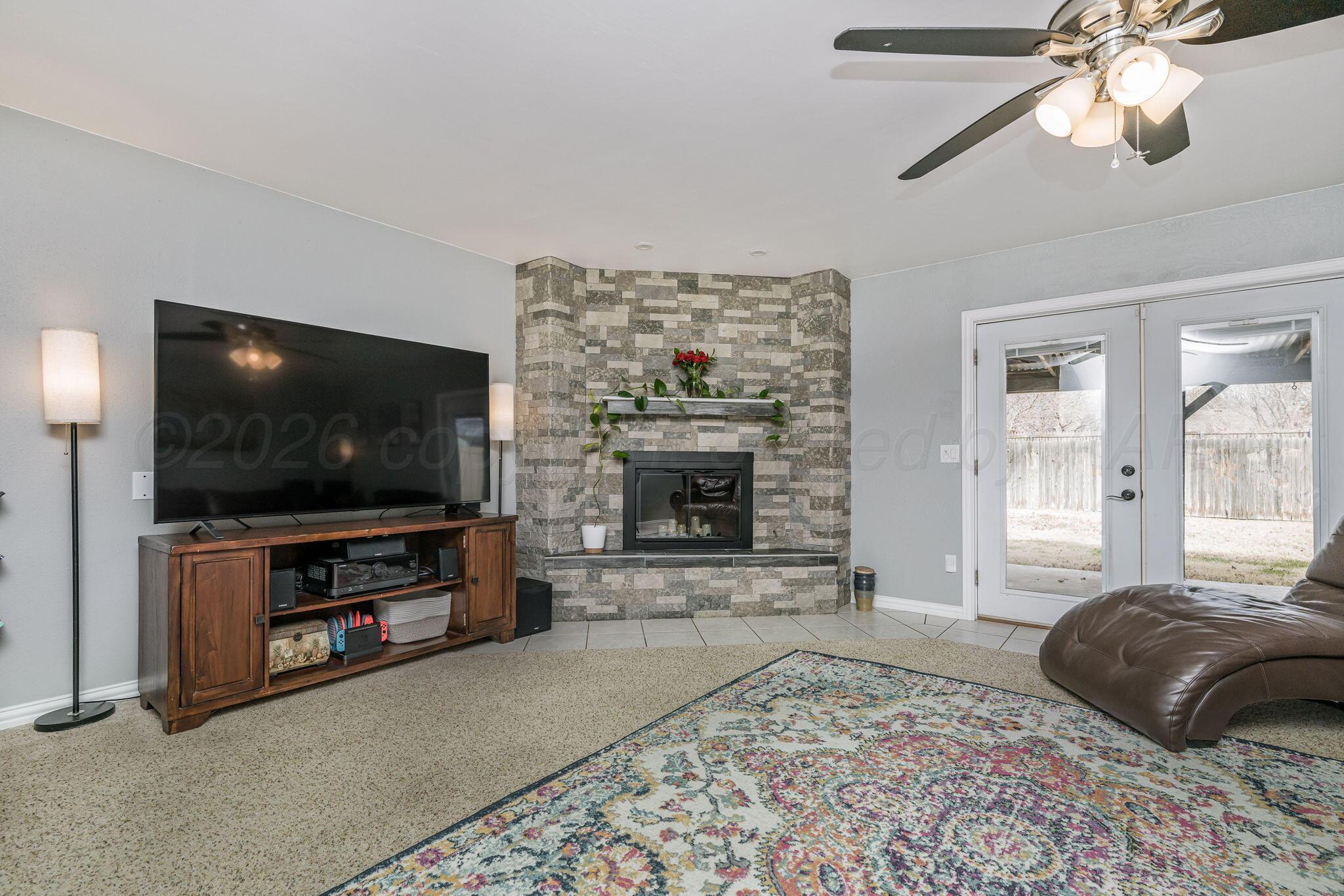 5106 Azalea Avenue Amarillo, TX 79110 - Photo 7 of 20 Living Room