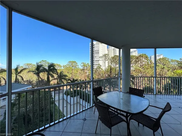 $13,000 | 325 Dunes Boulevard, Unit 306, Naples, FL 34110