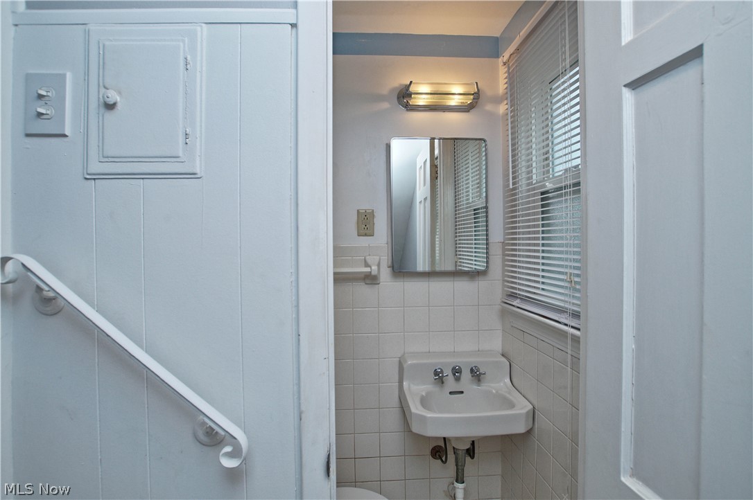 4212 Bayard Road Cleveland, OH 44121 - Photo 11 of 12 Gallery Image 11
