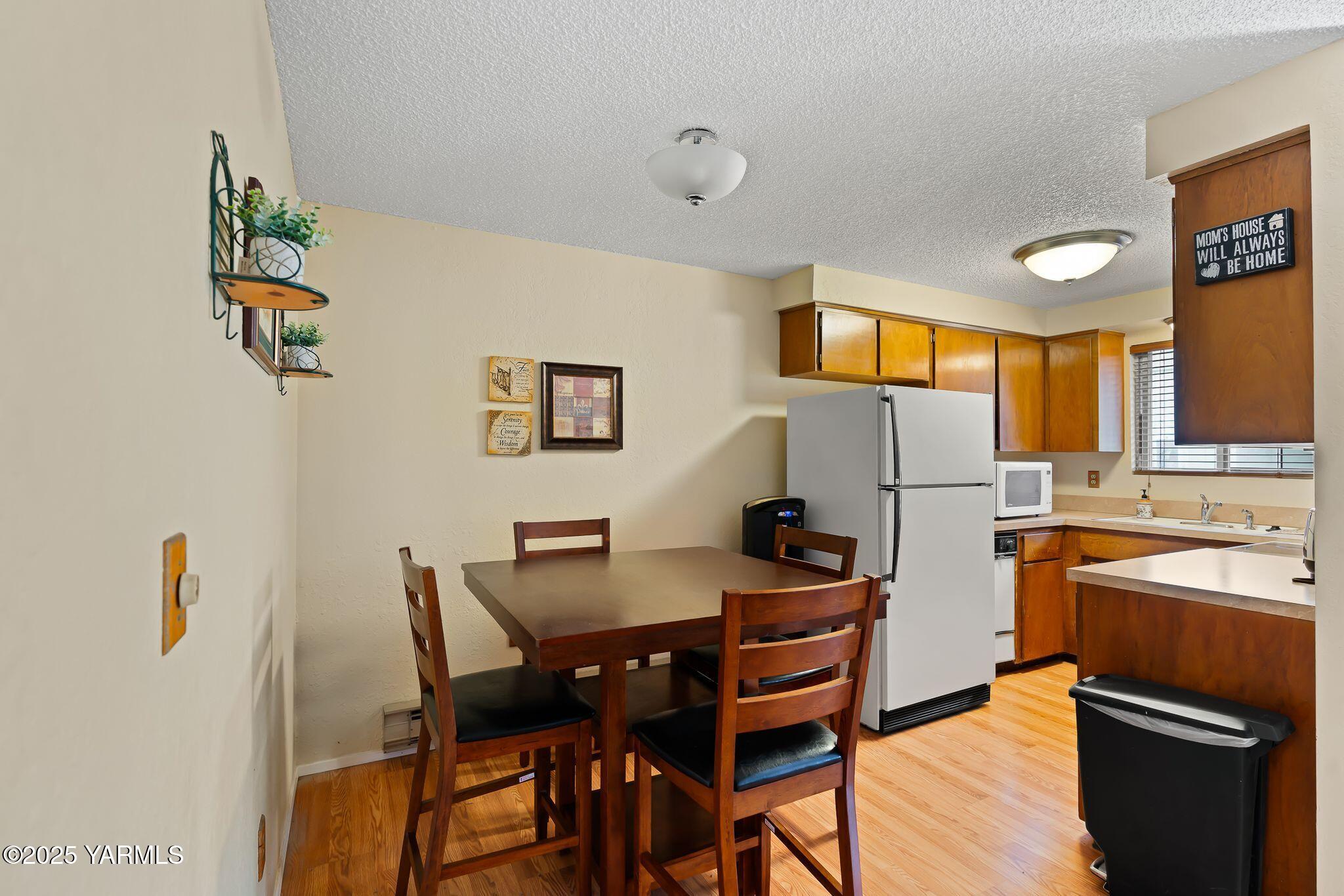 500 Richards Road Union Gap, WA 98903 - Photo 6 of 12 Dining Area