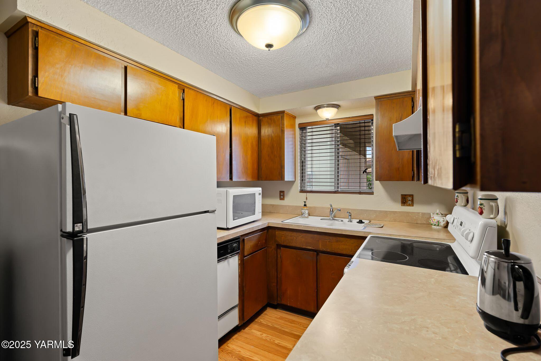 500 Richards Road Union Gap, WA 98903 - Photo 7 of 12 Kitchen