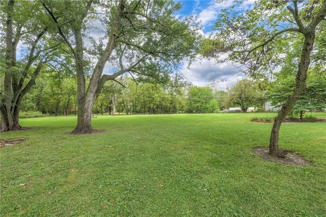 $700,000 | 7540 West 197th Street, Stilwell, KS 66085