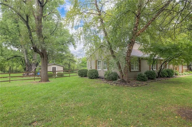 $700,000 | 7540 West 197th Street, Stilwell, KS 66085