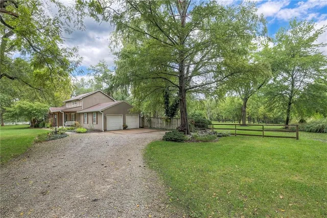 $700,000 | 7540 West 197th Street, Stilwell, KS 66085