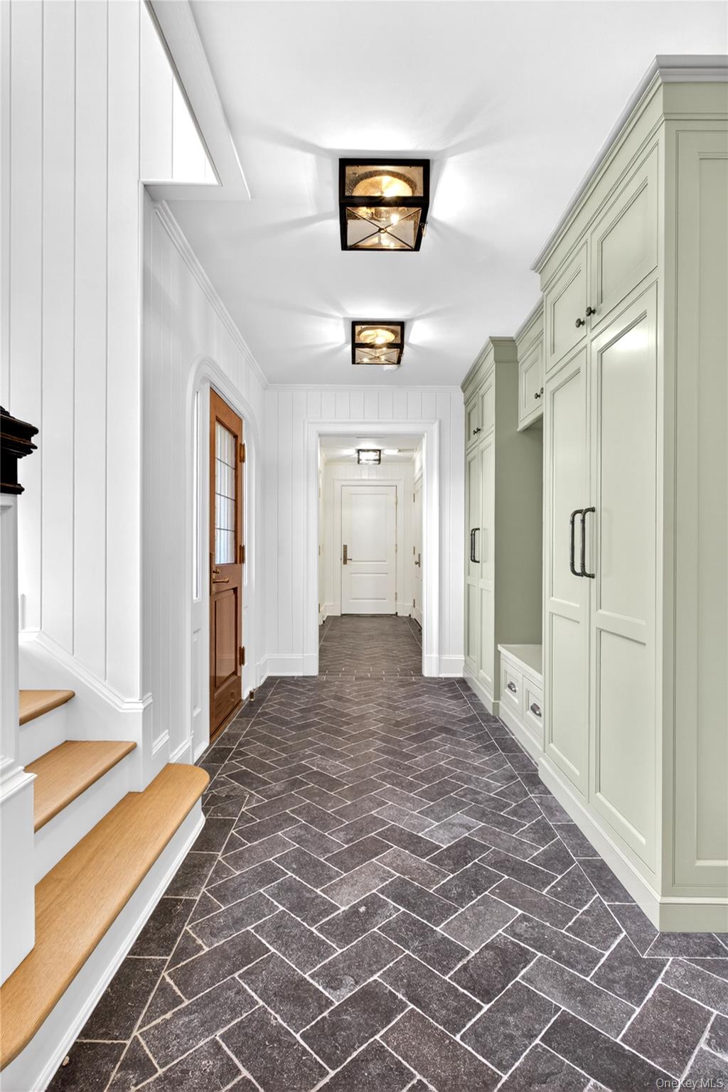 71 Lake Road Manhasset, NY 11030 - Photo 23 of 46