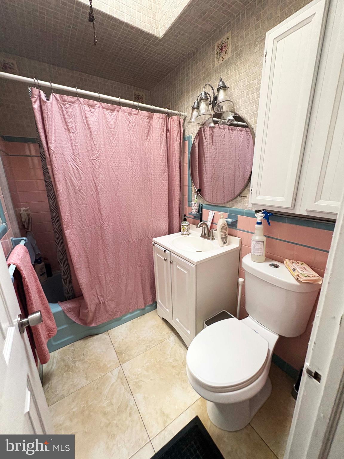 6230 Summerdale Avenue Philadelphia, PA 19111 - Photo 12 of 23 2nd FL - Full Bathroom