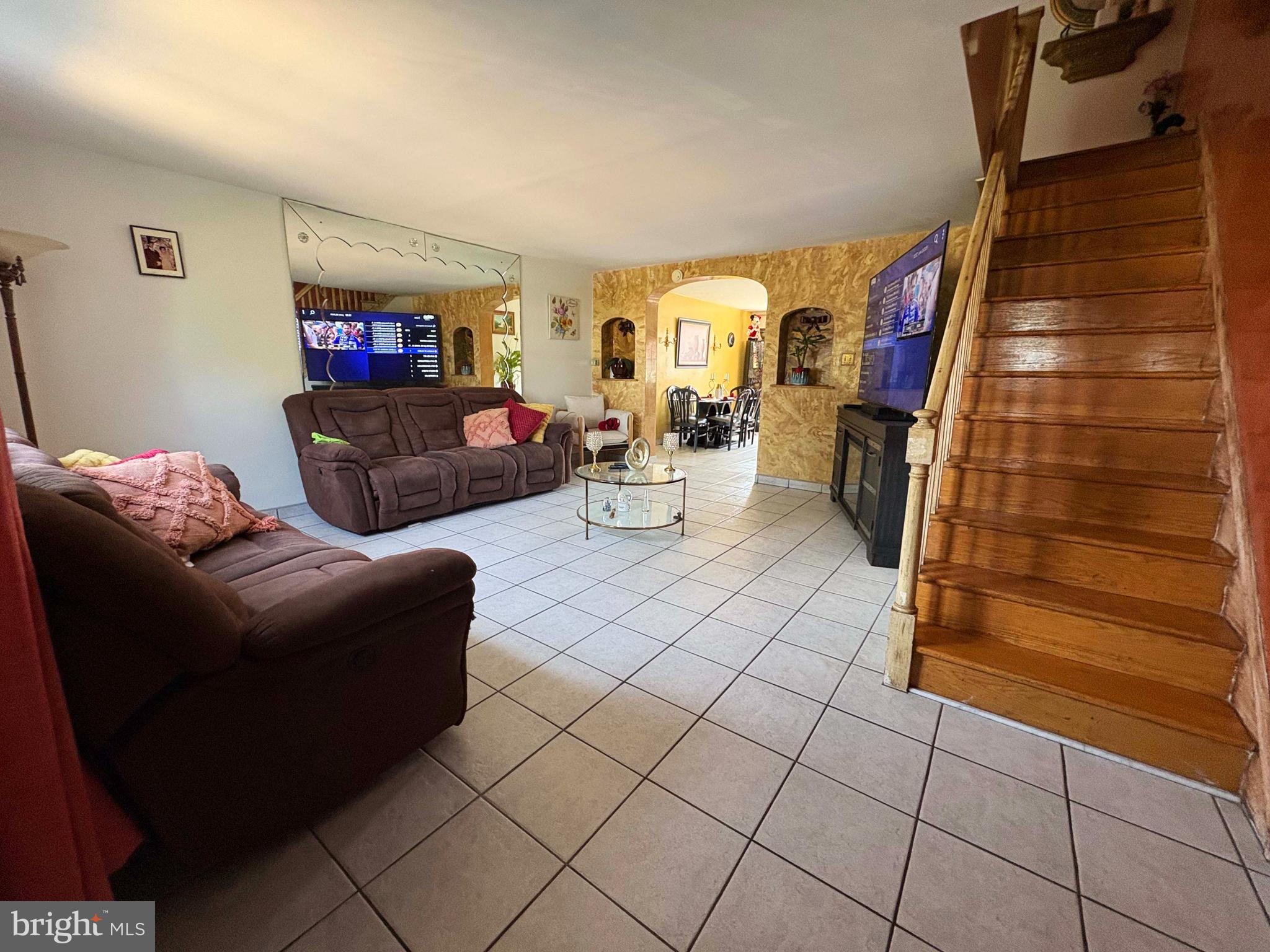 6230 Summerdale Avenue Philadelphia, PA 19111 - Photo 4 of 23 Living Room