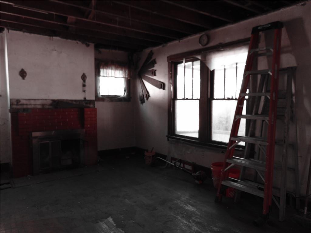 808 Wood Street Coraopolis, PA 15108 - Photo 3 of 11 a view of an empty room with a window