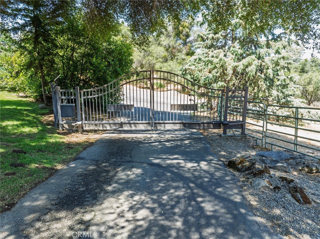 36515 Wells Road Coarsegold, CA 93614 - Photo 2 of 52