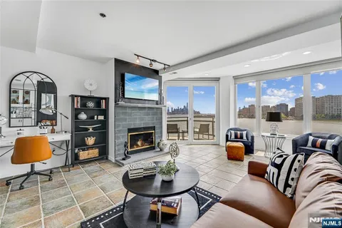 $725,000 | 600 Harbor Boulevard, Unit 926, Weehawken, NJ 07086