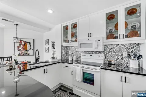 $725,000 | 600 Harbor Boulevard, Unit 926, Weehawken, NJ 07086