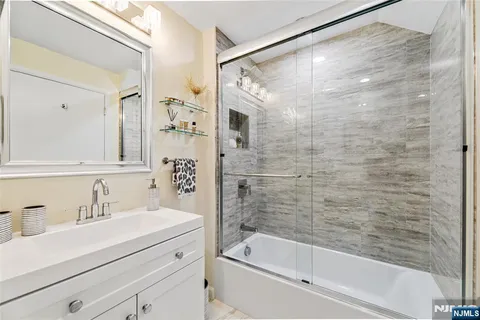 $725,000 | 600 Harbor Boulevard, Unit 926, Weehawken, NJ 07086