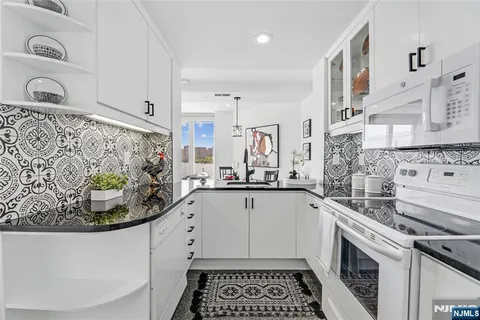 $725,000 | 600 Harbor Boulevard, Unit 926, Weehawken, NJ 07086