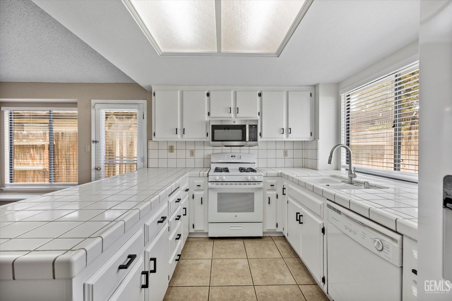 Undisclosed Address Bakersfield, CA 93311 - Photo 11 of 32