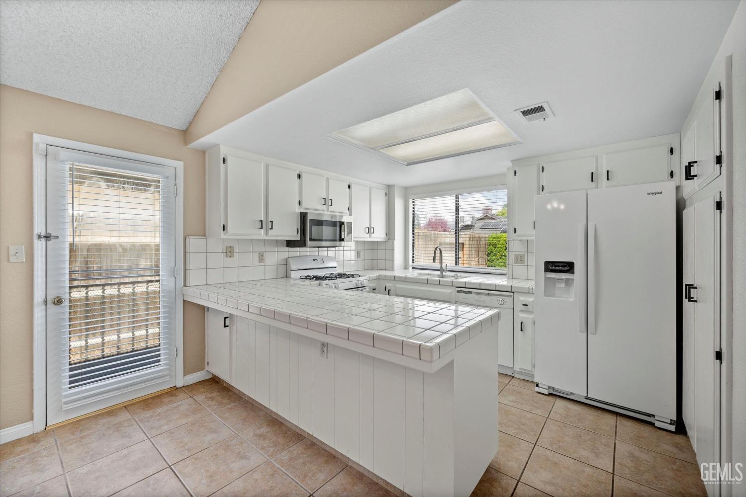 Undisclosed Address Bakersfield, CA 93311 - Photo 12 of 32