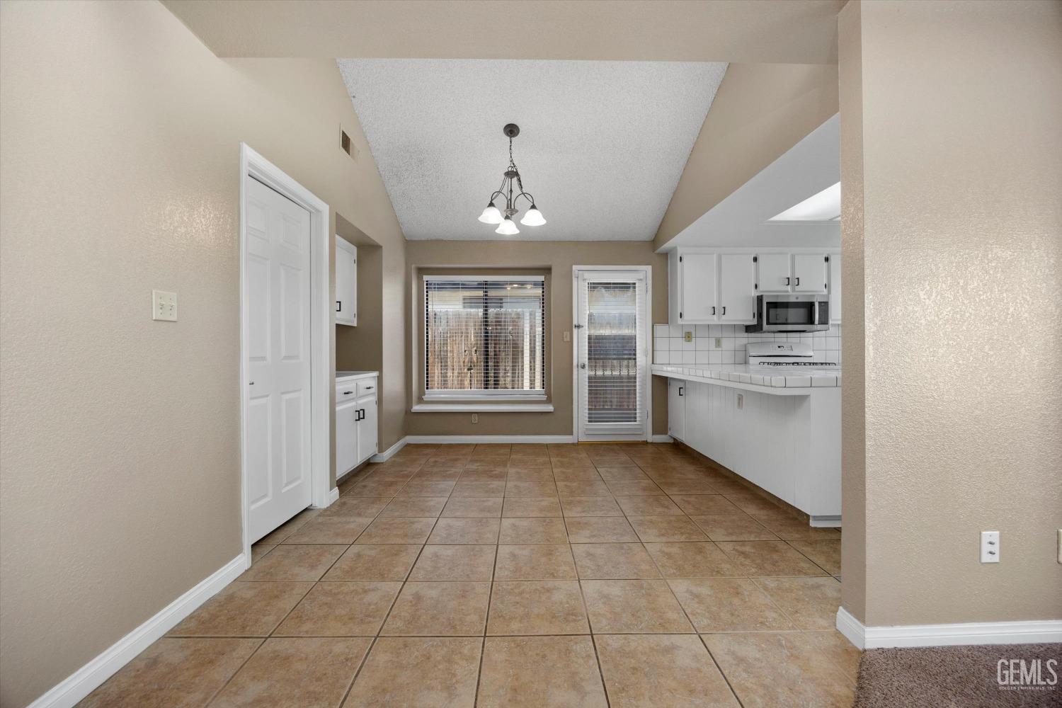 Undisclosed Address Bakersfield, CA 93311 - Photo 7 of 32