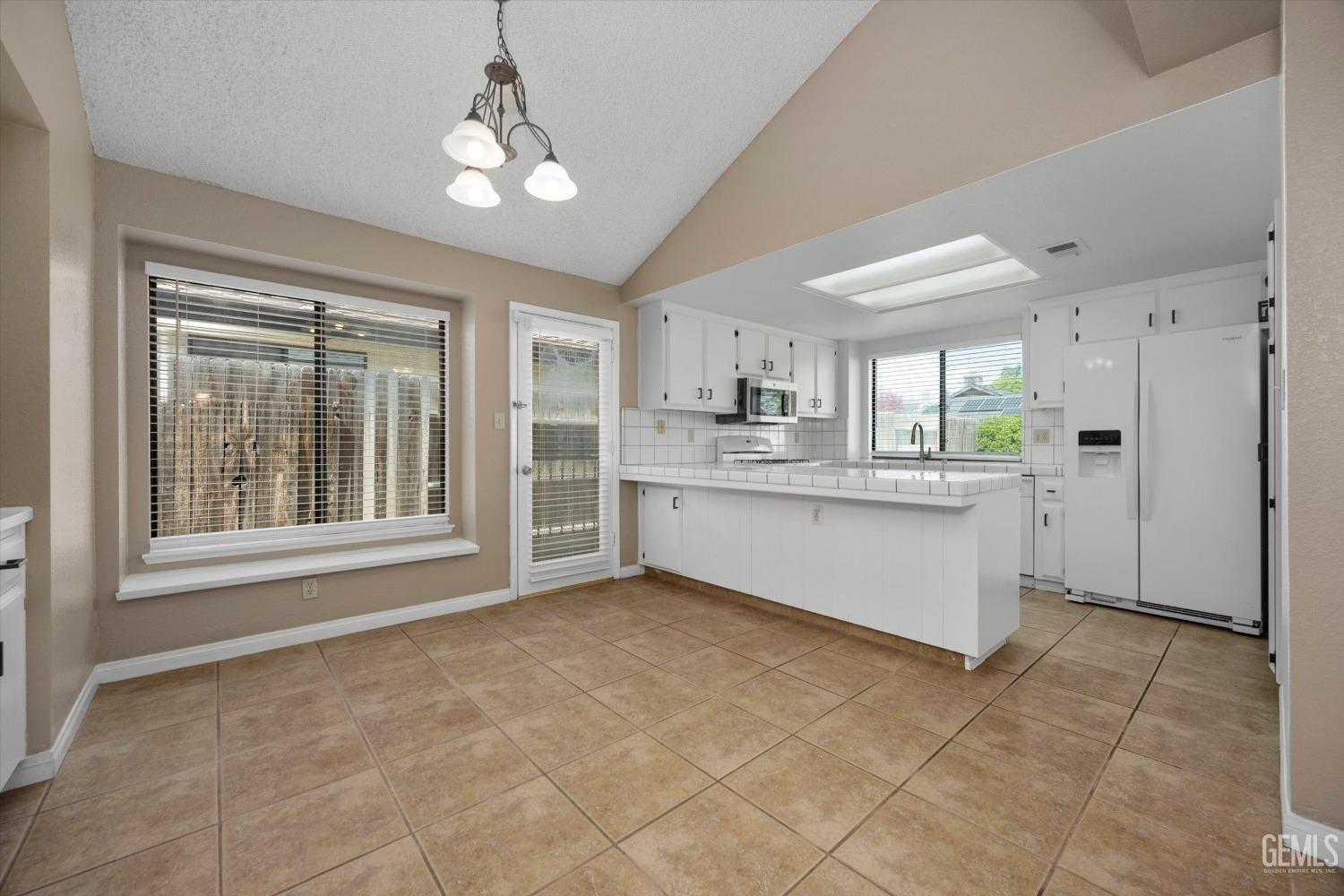 Undisclosed Address Bakersfield, CA 93311 - Photo 8 of 32