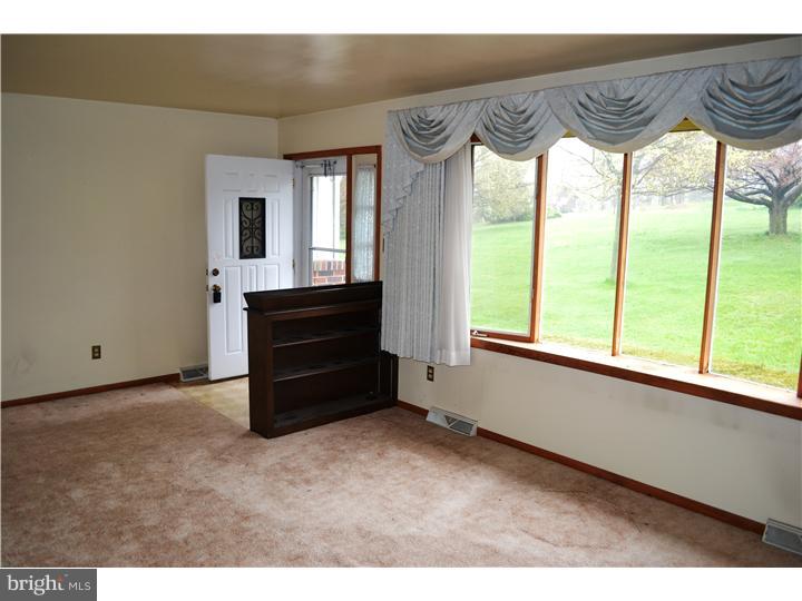 149 Deck Road Womelsdorf, PA 19567 - Photo 3 of 19 Living Room
