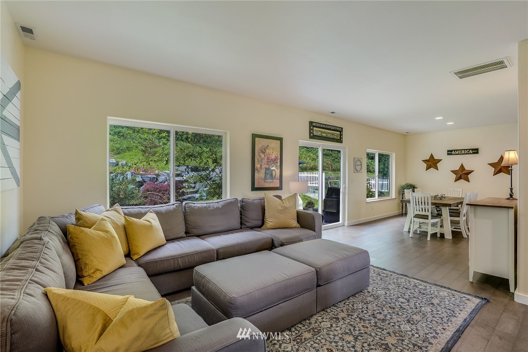 5910 Larimer Road, Unit A Everett, WA 98208 - Photo 14 of 24 a living room with furniture and a large window