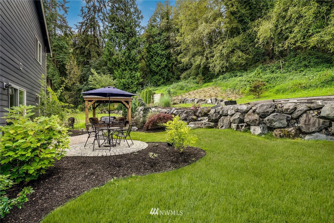 5910 Larimer Road, Unit A Everett, WA 98208 - Photo 23 of 24 a view of a chairs and table in backyard