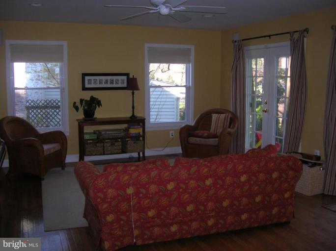 4 Dungarrie Road Catonsville, MD 21228 - Photo 7 of 10 Sunroom