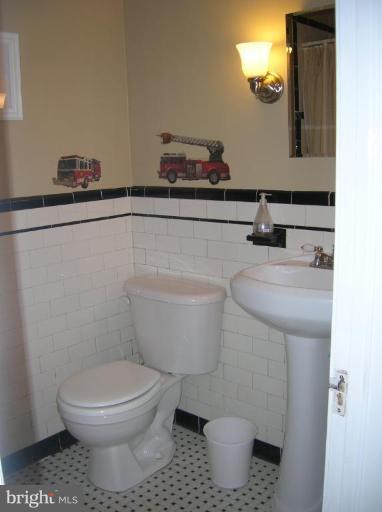 4 Dungarrie Road Catonsville, MD 21228 - Photo 9 of 10 Bathroom