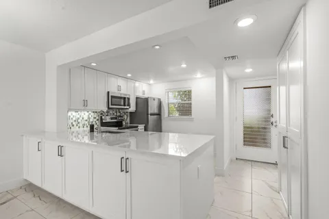 $169,900 | 3090 Holiday Springs Boulevard, Unit 109, Margate, FL 33063