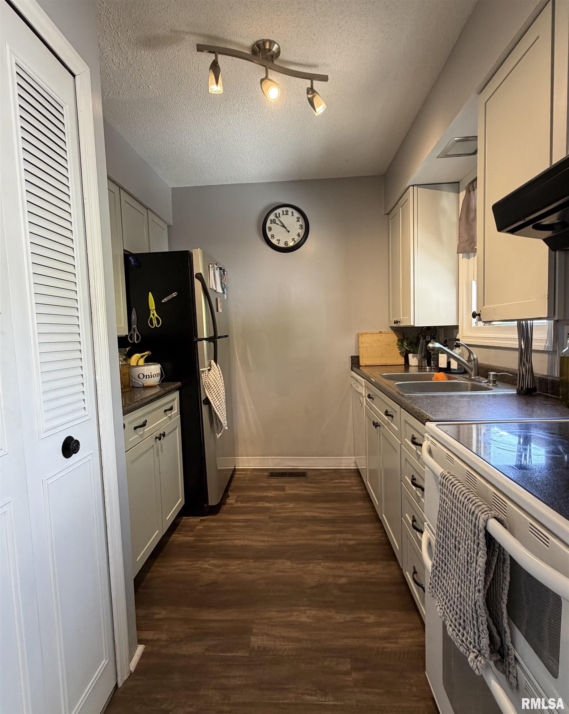 130 Richmond Road Macomb, IL 61455 - Photo 9 of 20