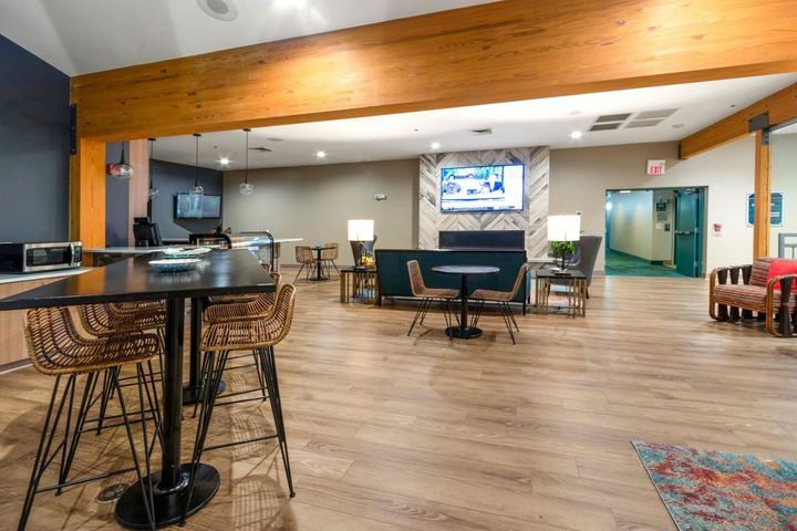 111 Center Street, Unit 355 Lake Geneva, WI 53147 - Photo 29 of 47 Espresso Bar