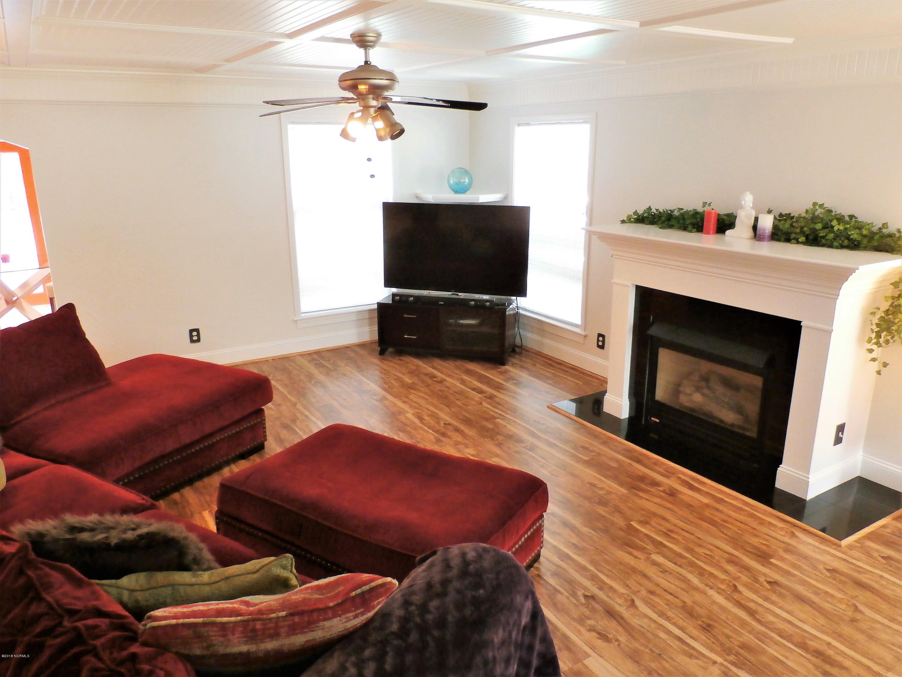 438 Ridge Road Wilmington, NC 28412 - Photo 6 of 44 living to tv