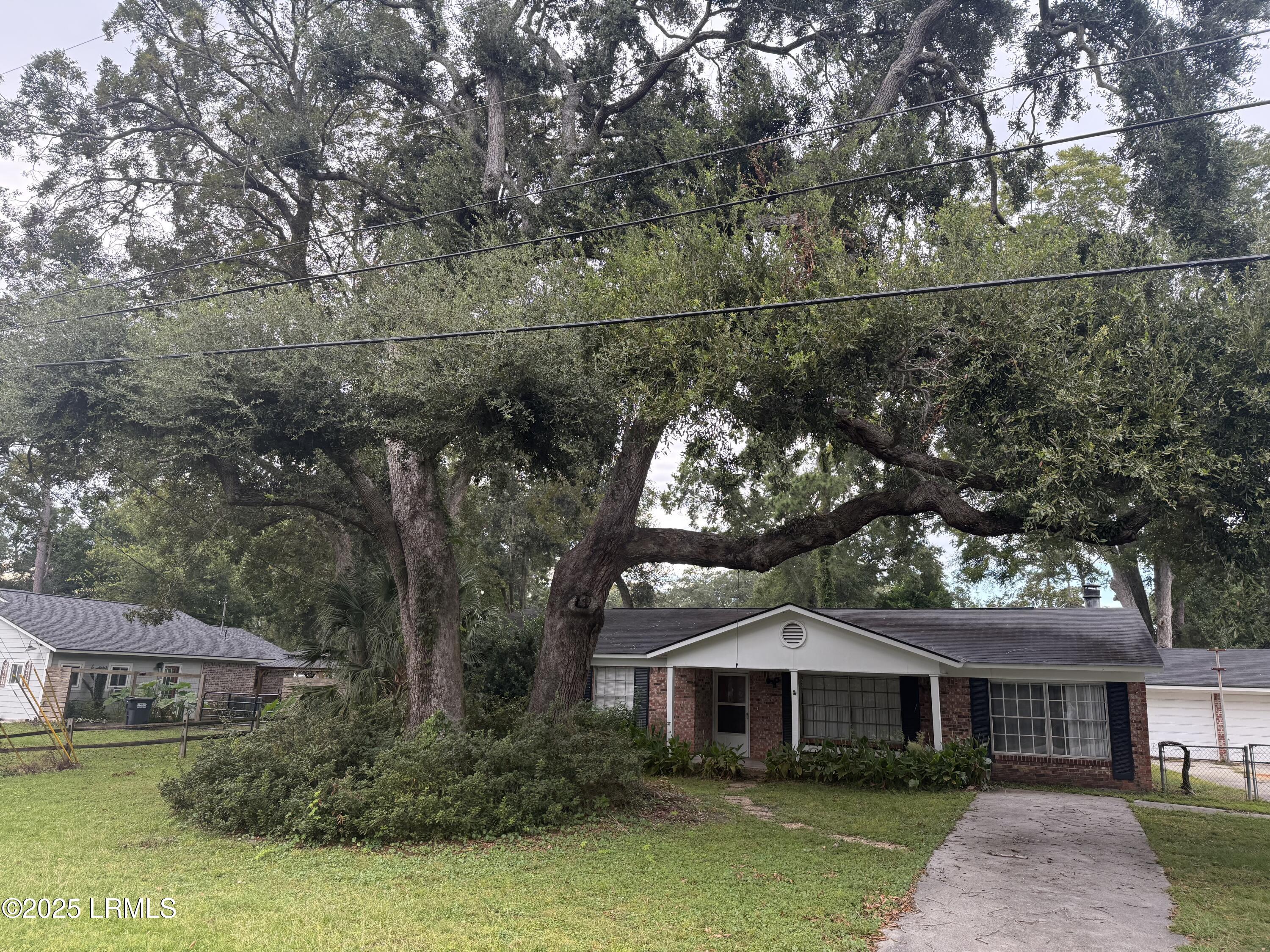 4027 Shell Point Road Beaufort, SC 29906 - Photo 2 of 28 IMG_4166