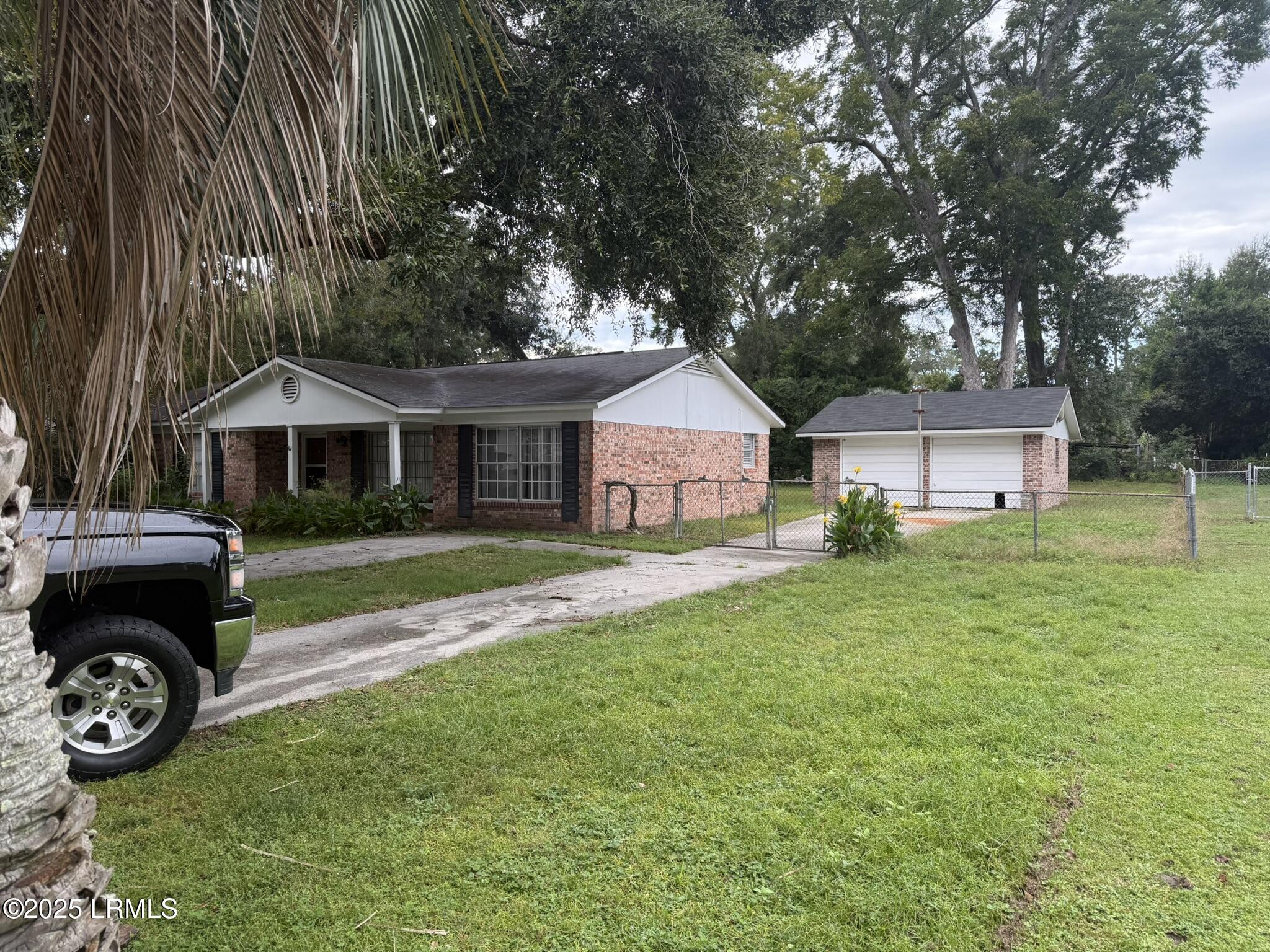 4027 Shell Point Road Beaufort, SC 29906 - Photo 3 of 28 IMG_4167