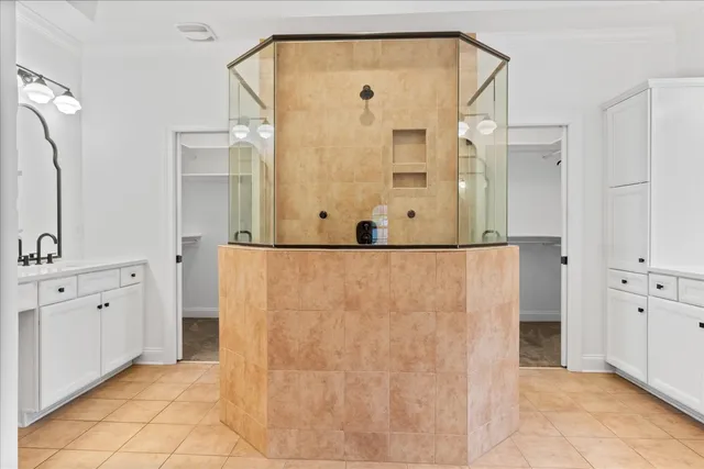 a view of a yard with a tree