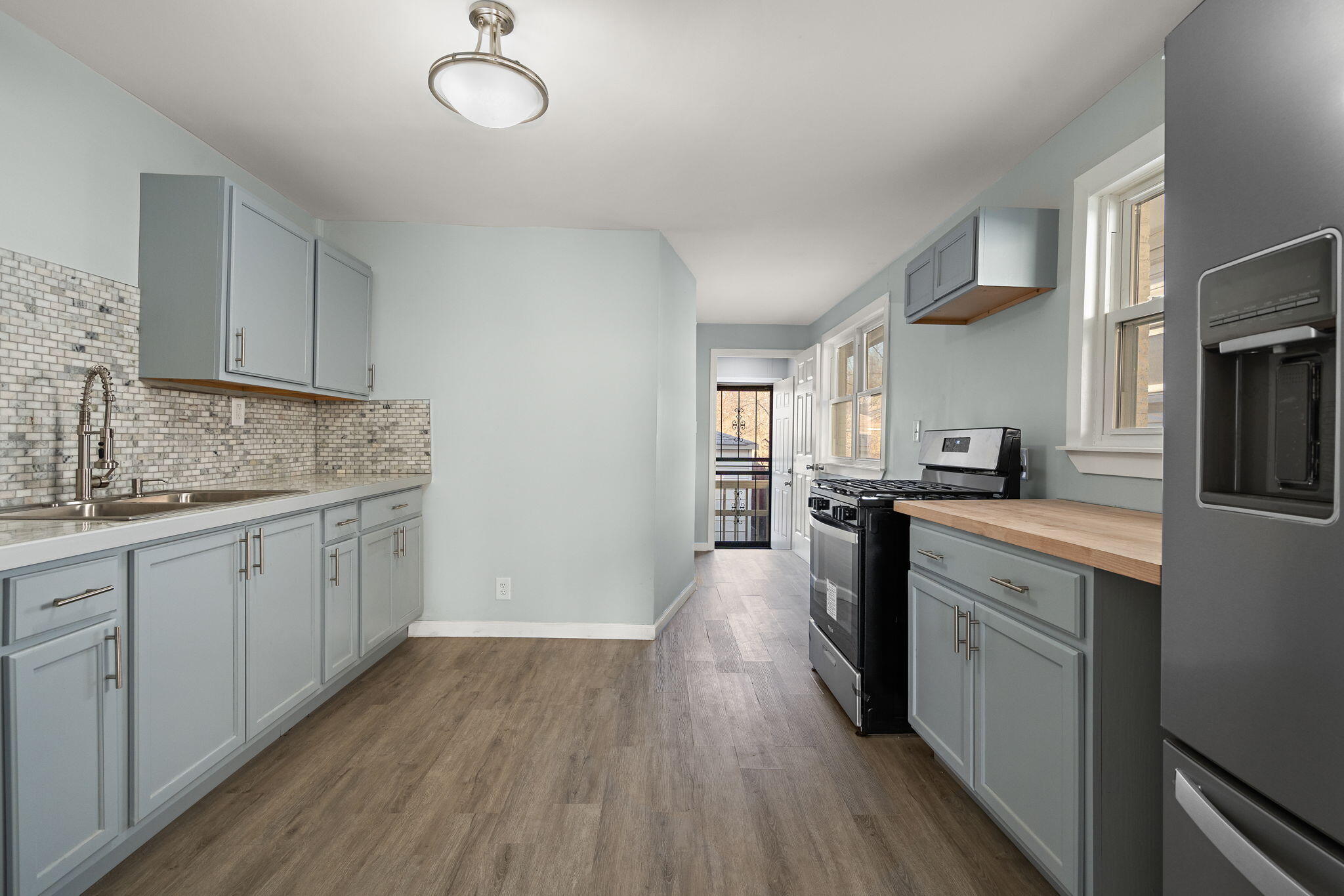 824 Johnson Street Gary, IN 46402 - Photo 8 of 25 2048x1365