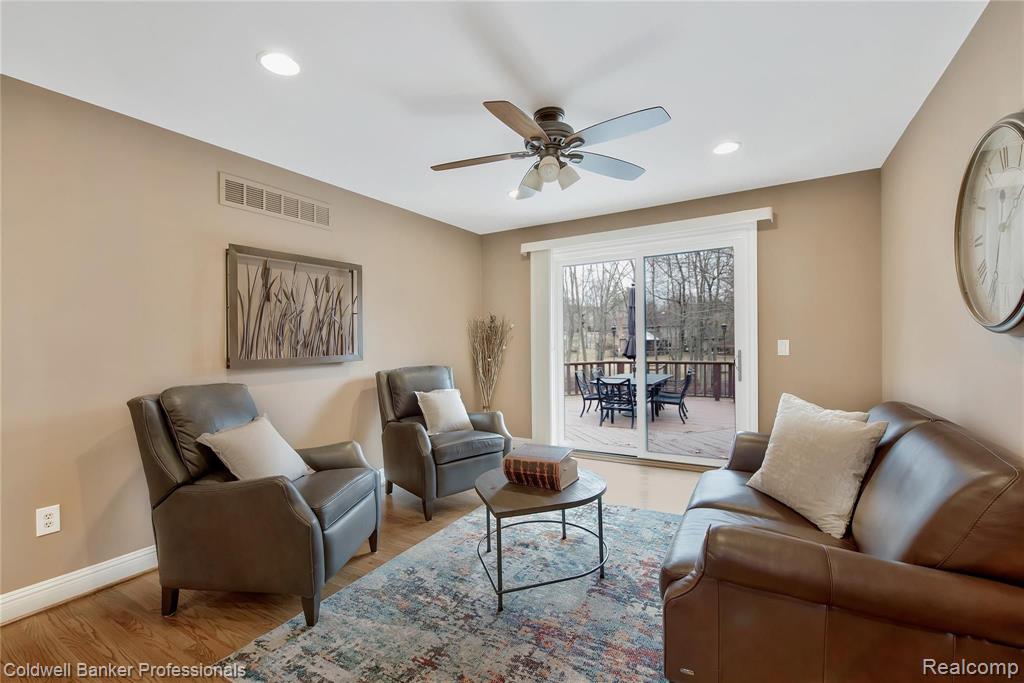 135 West Hickory Grove Road Bloomfield Hills, MI 48304 - Photo 16 of 42