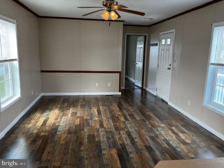 2 New Bridge Road, Unit D10 Salem, NJ 08079 - Photo 4 of 18 living room