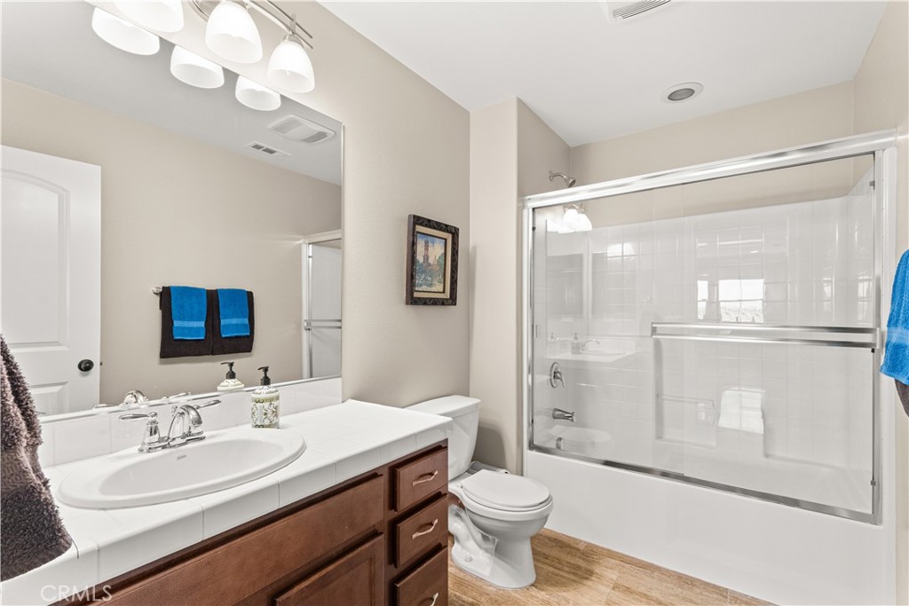 4976 Golden Ridge Place Rancho Cucamonga, CA 91739 - Photo 25 of 56 Down stairs full bathroom with shower tub combo