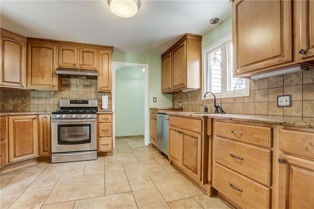 96 Doris Road Irondequoit, NY 14622 - Photo 19 of 35