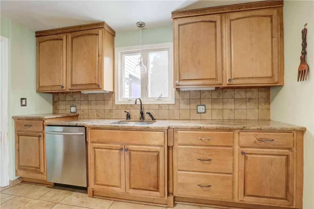 96 Doris Road Irondequoit, NY 14622 - Photo 23 of 35