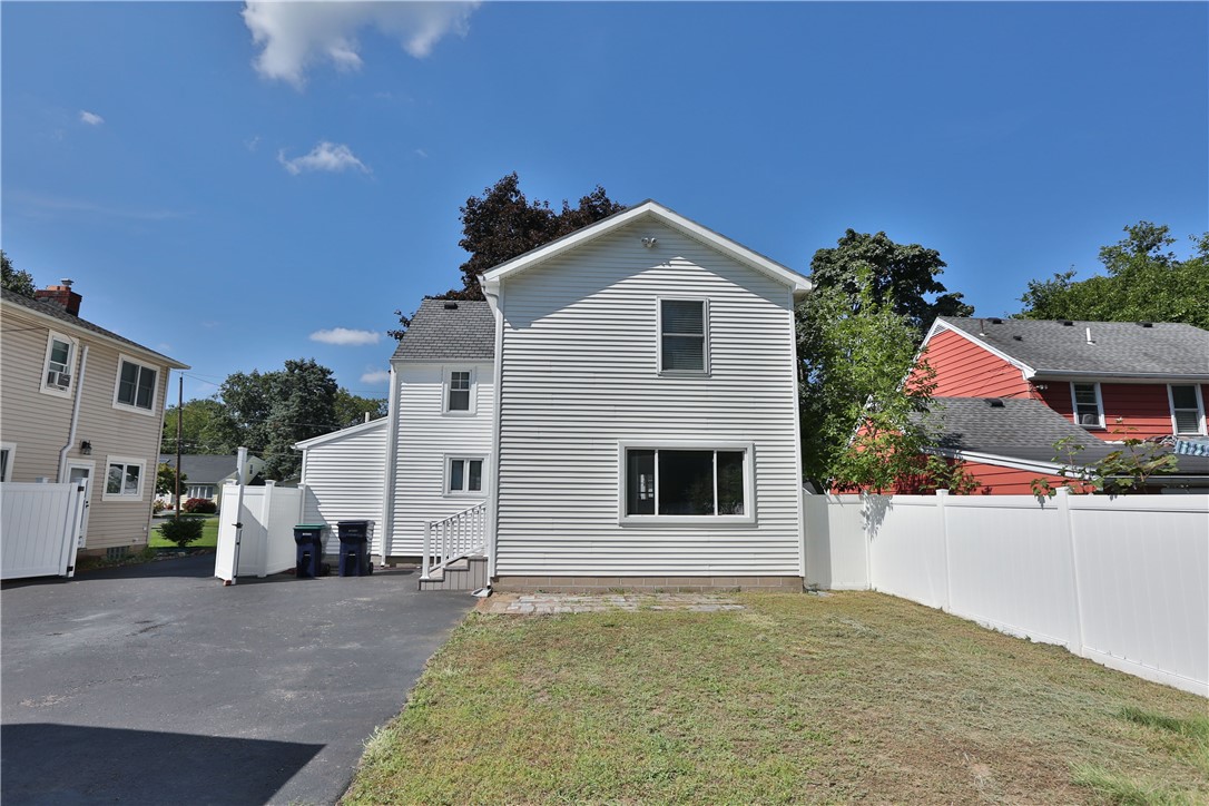 96 Doris Road Irondequoit, NY 14622 - Photo 3 of 35