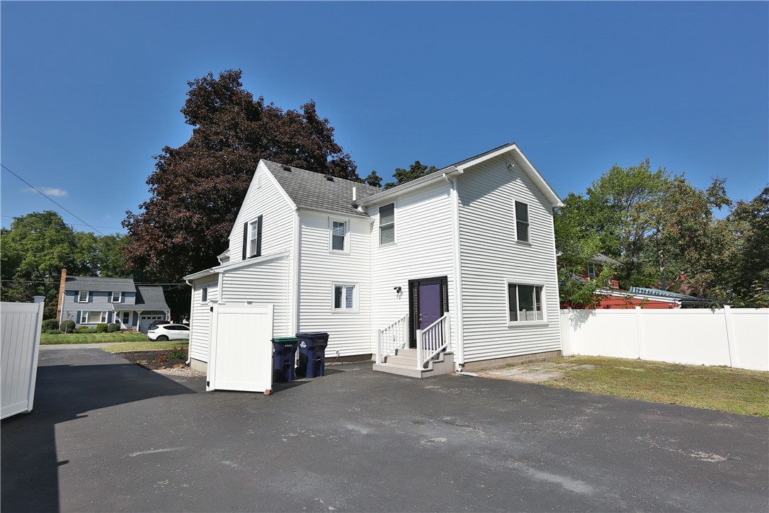 96 Doris Road Irondequoit, NY 14622 - Photo 4 of 35