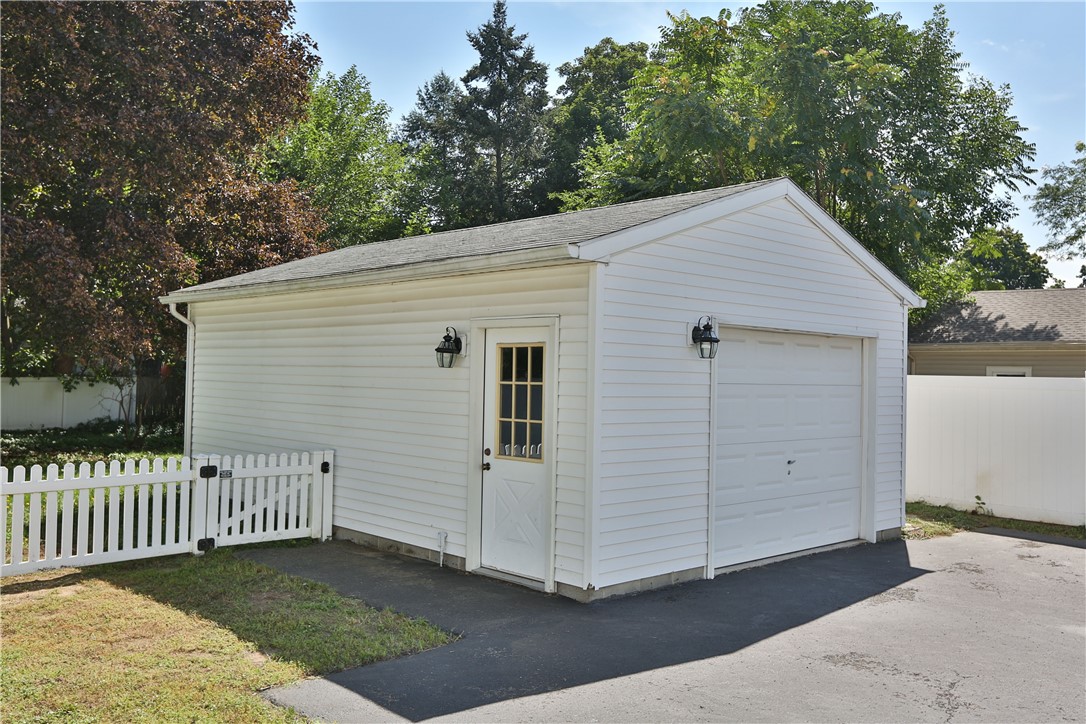 96 Doris Road Irondequoit, NY 14622 - Photo 7 of 35