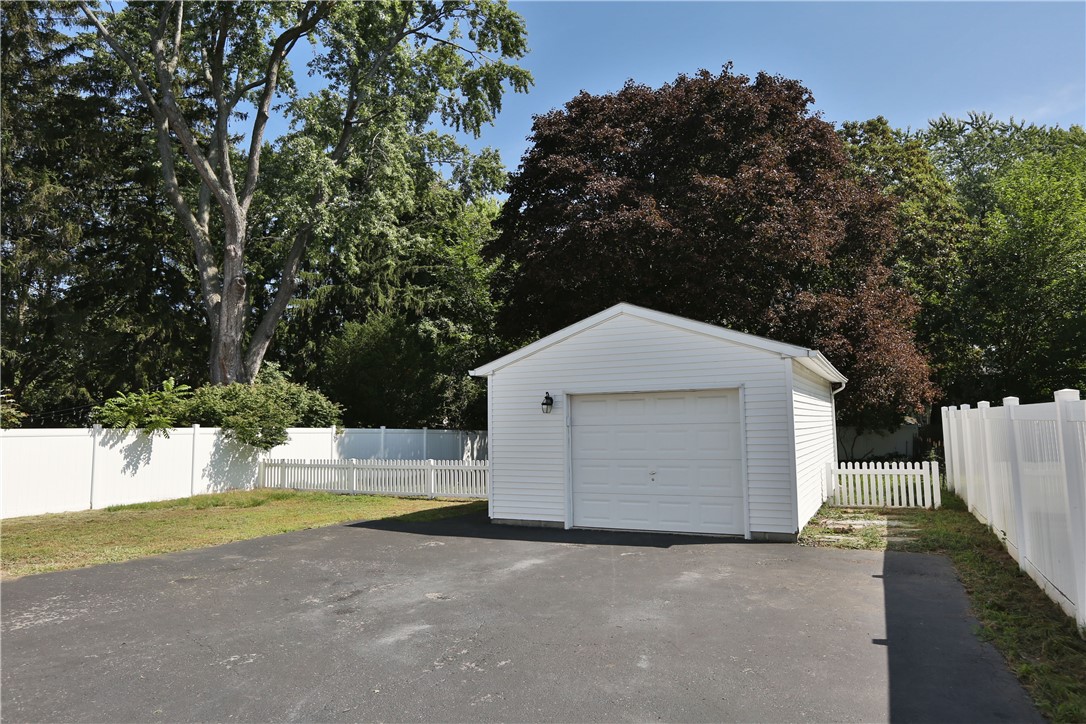 96 Doris Road Irondequoit, NY 14622 - Photo 8 of 35