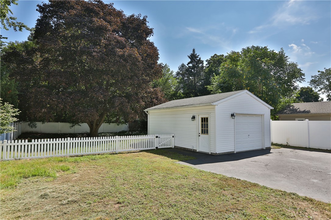 96 Doris Road Irondequoit, NY 14622 - Photo 9 of 35